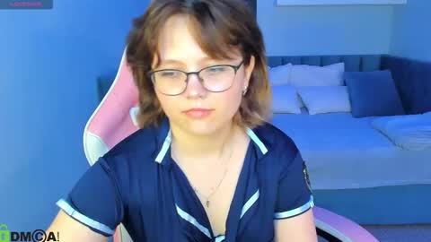 nina lunaa online show from September 2025 08:14:02 AM