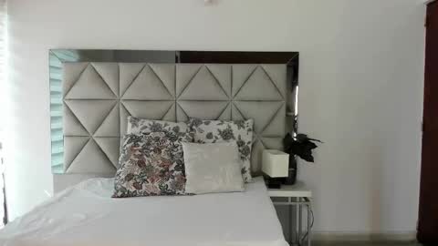  Nina  online show from October 2025 08:44:02 PM