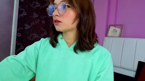 Nina online show from November 2025 07:13:01 PM