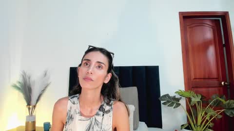Nina online show from January 2025 06:04:01 PM