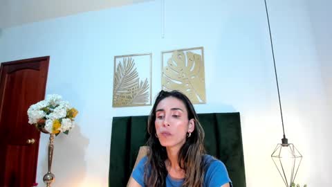 Nina online show from February 2025 06:01:01 PM