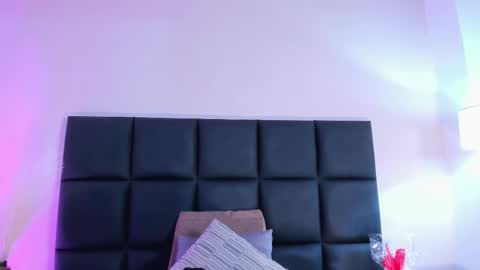 Nina online show from September 2025 08:01:01 PM