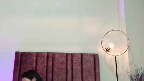 Nina online show from October 2025 06:08:02 PM