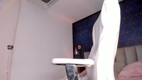 Snapshot of ninaevanss chatting on January 2025 11:34:02 PM Alisson online show from January 2025 11:34:02 PM