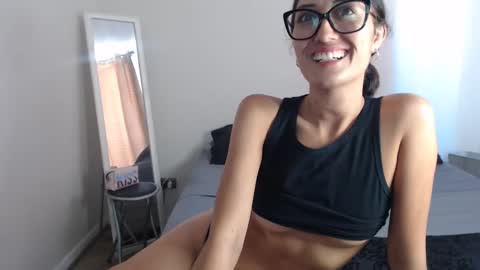 Ninimoon online show from January 2025 06:00:01 PM