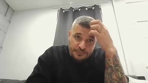 AURA online show from November 2025 12:03:01 PM