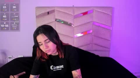 Nixie online show from October 2025 07:34:02 PM