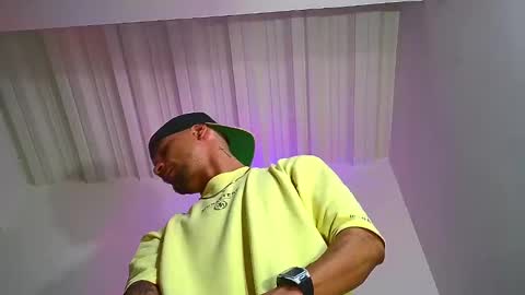 Nicolas Muscle online show from December 2024 06:25:02 AM