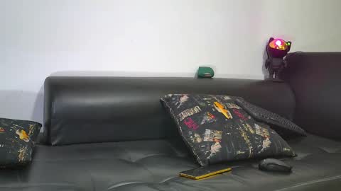 Nicolas Muscle online show from January 2025 04:48:01 AM