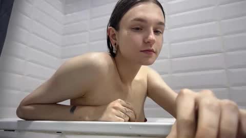 Snapshot of nloraaa chatting on October 2025 03:09:02 PM Tears Lora online show from October 2025 03:09:02 PM