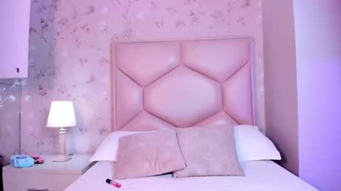   ambarsulliva  online show from October 2025 11:40:01 AM