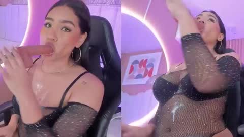 Snapshot of noa_moon chatting on November 2025 07:59:01 PM Noa online show from November 2025 07:59:01 PM