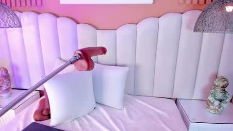 Snapshot of noa_moon chatting on November 2025 08:03:01 AM Noa online show from November 2025 08:03:01 AM