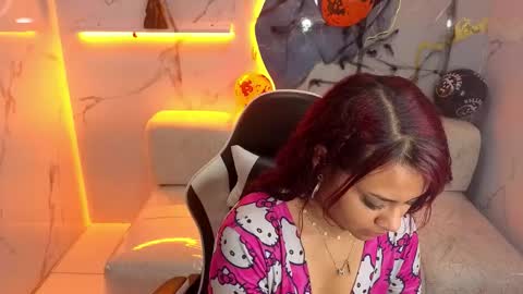 Snapshot of noa_tp chatting on October 2025 12:31:01 PM Noa online show from October 2025 12:31:01 PM