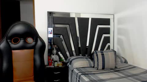 Snapshot of noah_harris01 chatting on October 2025 11:57:01 PM Noah Harris01 online show from October 2025 11:57:01 PM