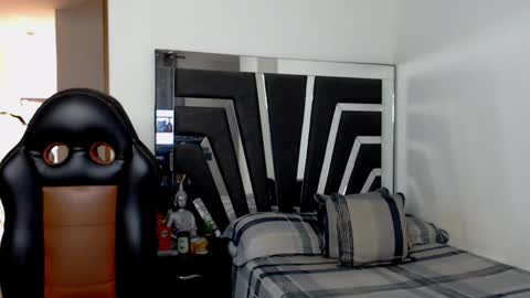 Snapshot of noah_harris01 chatting on November 2025 01:21:02 PM Noah Harris01 online show from November 2025 01:21:02 PM