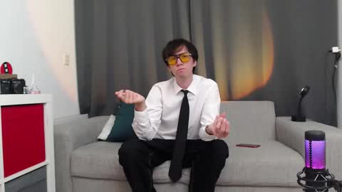 noah_lawson online show from September 2025 07:47:01 PM