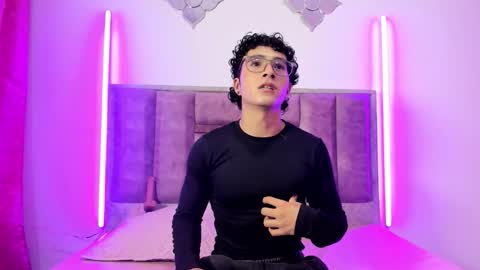 noahjhoness online show from September 2025 08:23:02 PM