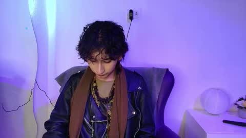 maxie online show from October 2025 04:00:02 AM