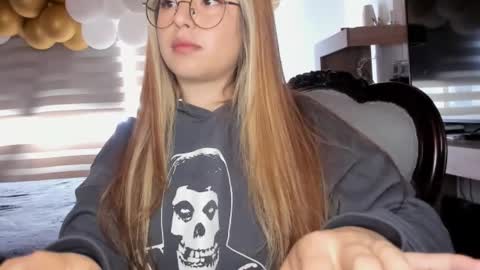 Snapshot of noorthernlightss chatting on November 2025 07:03:01 PM Ara online show from November 2025 07:03:01 PM