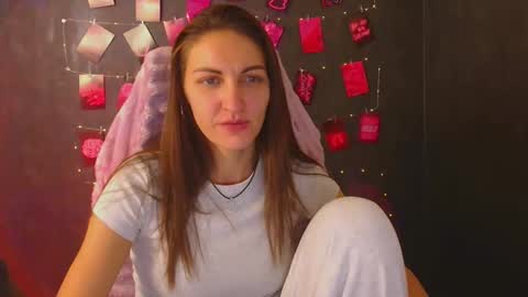 Nora online show from October 2025 09:48:01 PM