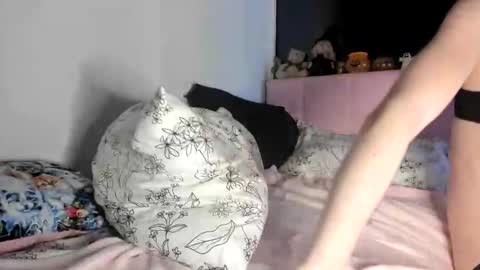 Emily snow online show from December 2024 05:49:02 AM