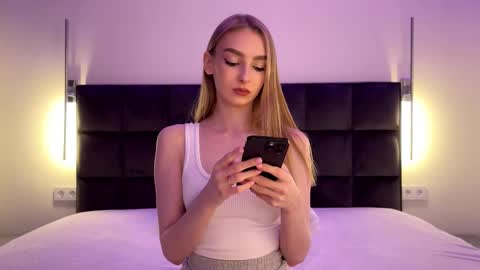 Snapshot of notelis chatting on November 2025 04:20:01 PM Goldie online show from November 2025 04:20:01 PM