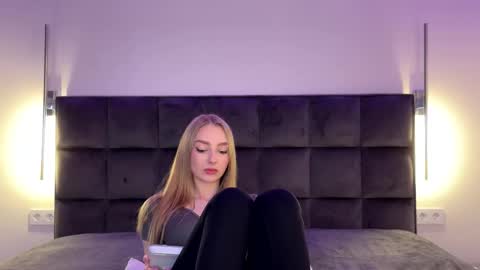 Snapshot of notelis chatting on November 2025 03:56:01 PM Goldie online show from November 2025 03:56:01 PM