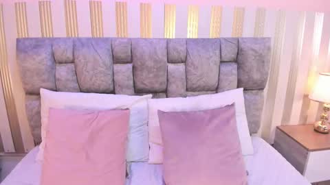 Snapshot of nova_lane chatting on November 2025 09:04:02 PM NOVA online show from November 2025 09:04:02 PM