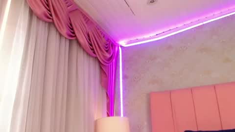 nova_ross online show from September 2025 08:25:01 PM