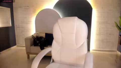 Snapshot of novaspencer chatting on September 2025 08:20:02 PM Nova online show from September 2025 08:20:02 PM