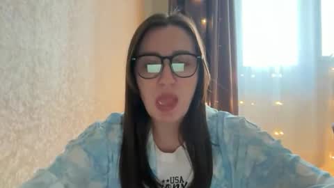 Snapshot of nuitblanche_vibes chatting on November 2025 08:03:02 AM nuitblanche_vibes online show from November 2025 08:03:02 AM