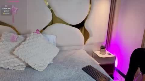 nuvijones online show from September 2025 07:58:02 PM