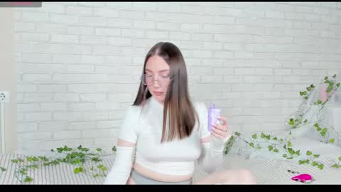 Snapshot of nymphalean chatting on November 2025 06:29:01 PM Kat online show from November 2025 06:29:01 PM