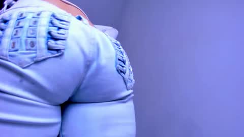 xionela gates online show from October 2025 07:33:02 PM