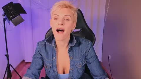 nymphvariety online show from November 2025 05:50:01 AM