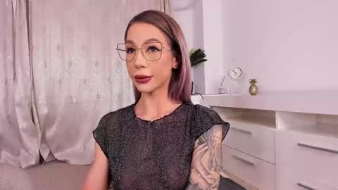 nyrobinova online show from December 2024 04:01:01 AM