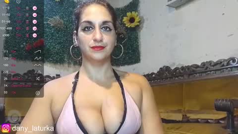 Snapshot of odalisca_bellydancer chatting on February 2025 04:48:02 AM Daniela Dany online show from February 2025 04:48:02 AM