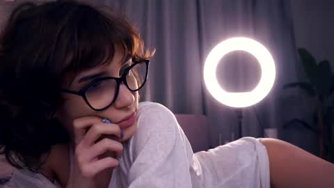 Thea online show from November 2025 06:21:01 PM