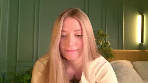 Snapshot of off_the_record_ chatting on November 2025 12:41:02 PM off_the_record_ online show from November 2025 12:41:02 PM