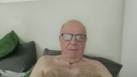 Snapshot of oggi95 chatting on November 2025 03:34:01 PM oggi95 online show from November 2025 03:34:01 PM