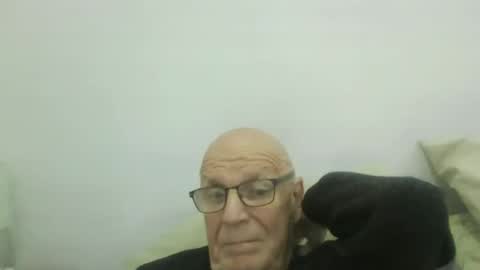 Snapshot of oggi95 chatting on November 2025 04:17:02 PM oggi95 online show from November 2025 04:17:02 PM