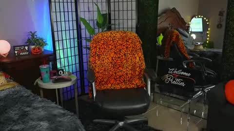 Gray online show from October 2025 04:08:02 PM