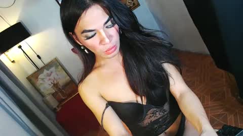 Snapshot of ohlalasamanthaxxx143 chatting on December 2024 06:27:02 PM IM CHIE DONT FORGET TO FOLLOW ME MAKE ME SMILE HERE THUMB UP FOR 25TOK online show from December 2024 06:27:02 PM