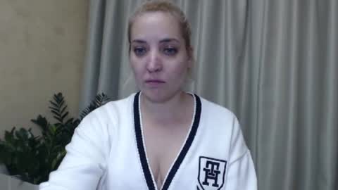 Mari online show from December 2024 07:36:01 PM