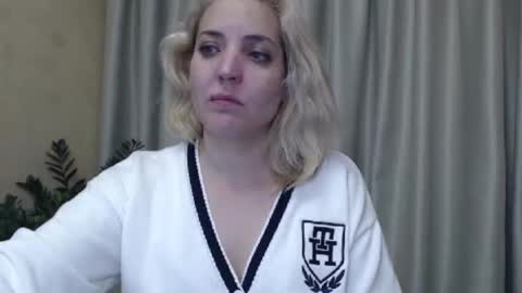 Mari online show from December 2024 08:49:02 PM