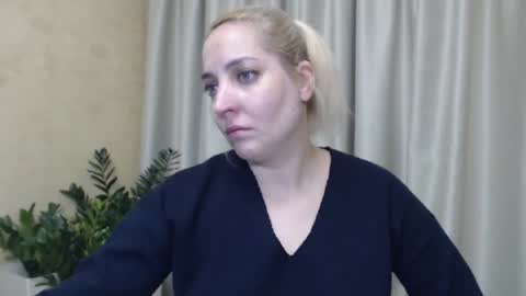 Mari online show from December 2024 03:55:01 PM
