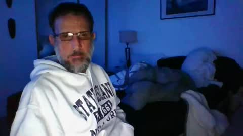 Snapshot of oldguyforu chatting on December 2025 08:20:01 AM oldguyforu online show from December 2025 08:20:01 AM