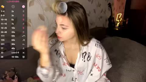 Snapshot of oletaguinyard chatting on December 2025 05:10:02 PM Kem online show from December 2025 05:10:02 PM