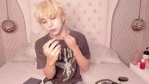 Snapshot of oliiverr22 chatting on October 2025 01:12:02 PM oliiverr22 online show from October 2025 01:12:02 PM